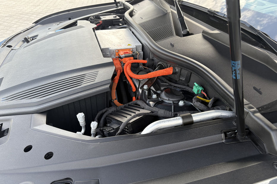 Продам Audi E-Tron 95 LED KLIMA NAVI  2019 года в Львове