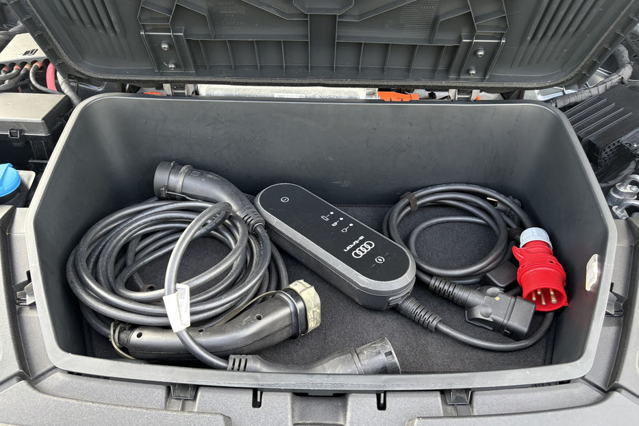 Продам Audi E-Tron 95 LED KLIMA NAVI  2019 года в Львове