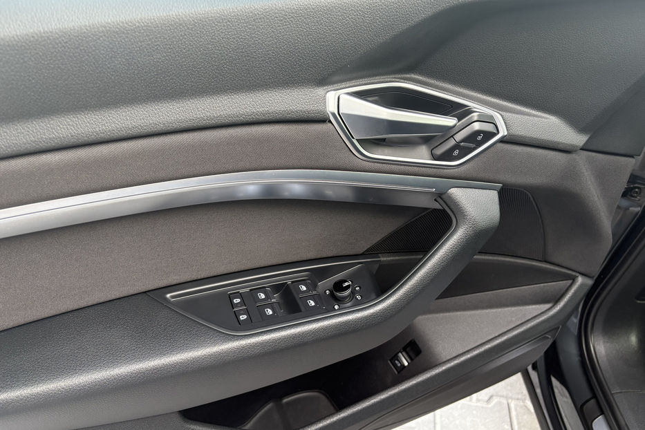 Продам Audi E-Tron 95 LED KLIMA NAVI  2019 года в Львове