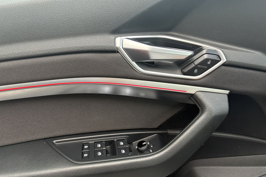 Продам Audi E-Tron 95 LED KLIMA NAVI  2019 года в Львове