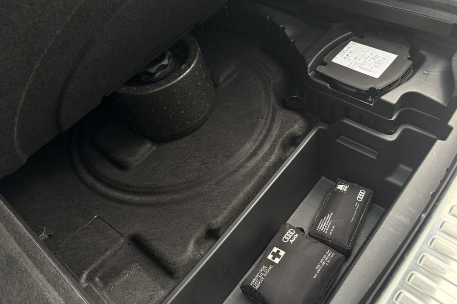 Продам Audi E-Tron 95 LED KLIMA NAVI  2019 года в Львове