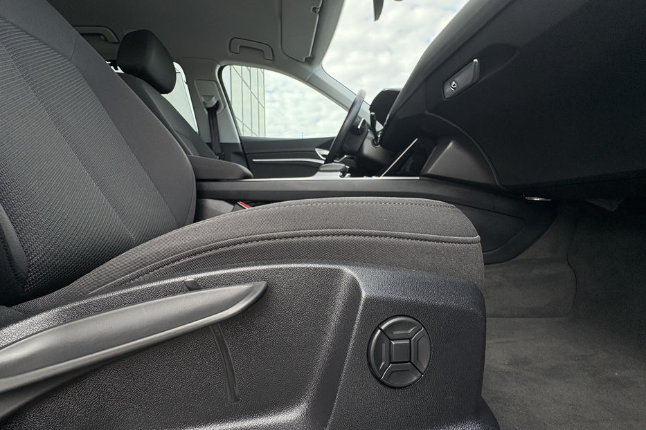 Продам Audi E-Tron 95 LED KLIMA NAVI  2019 года в Львове