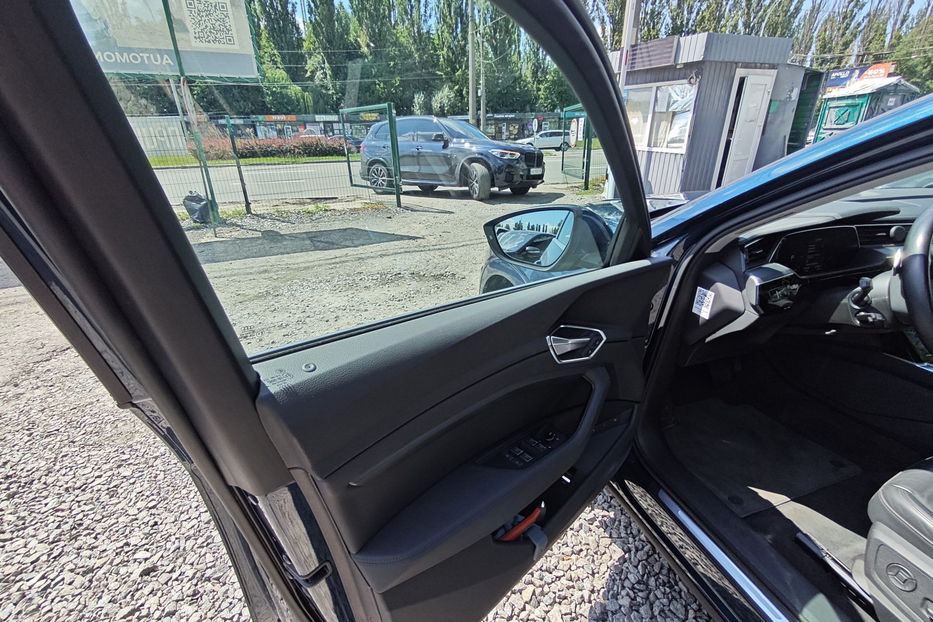 Продам Audi E-Tron 2020 года в Киеве