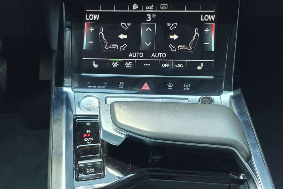 Продам Audi E-Tron 2020 года в Киеве