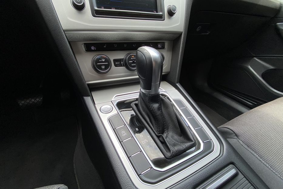 Продам Volkswagen Passat B8 2017 года в Луцке