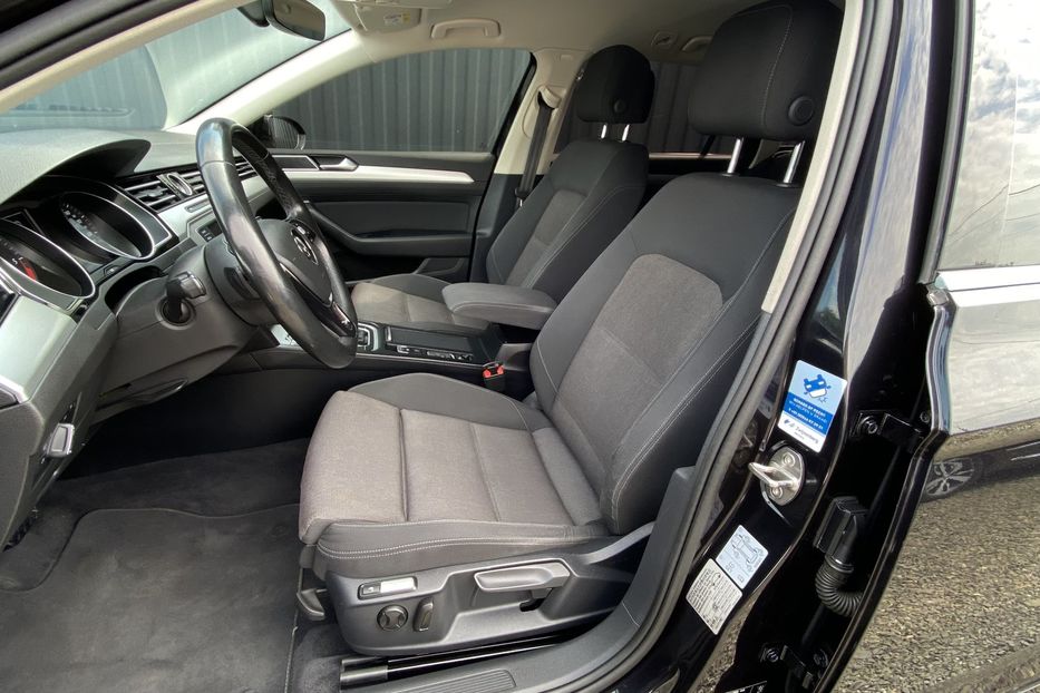 Продам Volkswagen Passat B8 2017 года в Луцке
