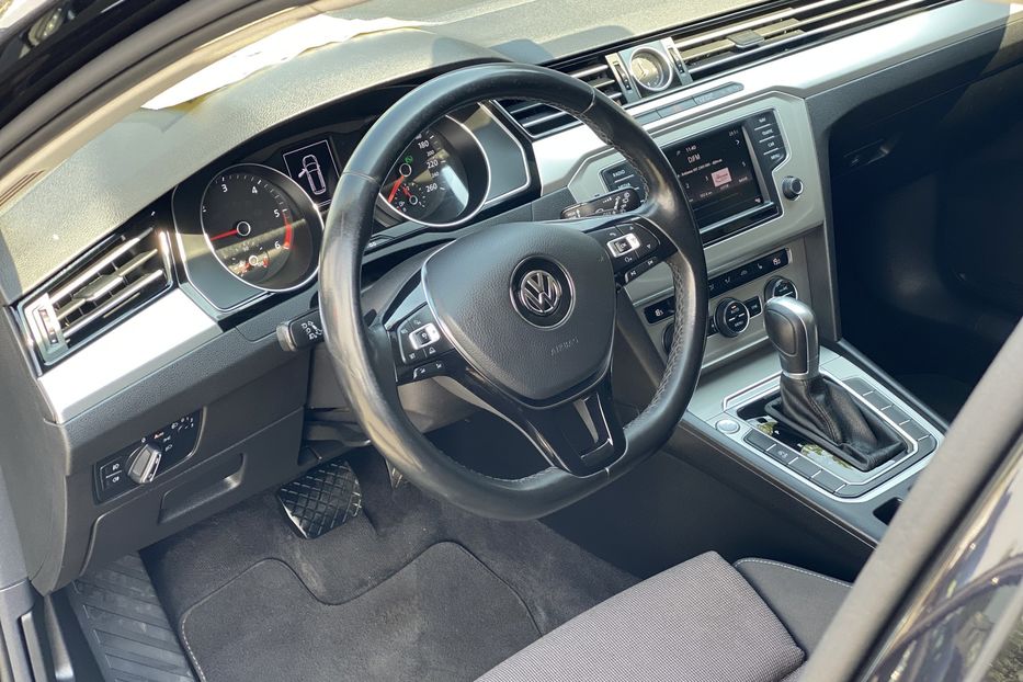 Продам Volkswagen Passat B8 2017 года в Луцке
