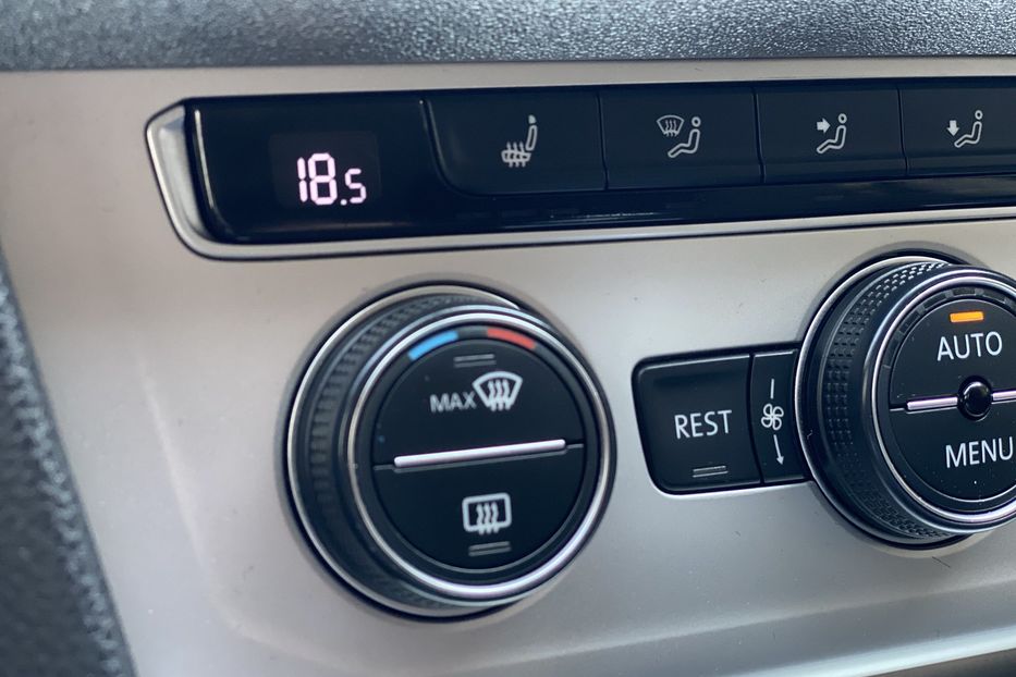 Продам Volkswagen Passat B8 2017 года в Луцке