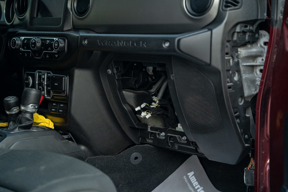 Продам Jeep Wrangler Unlimited Sport 2021 года в Черновцах