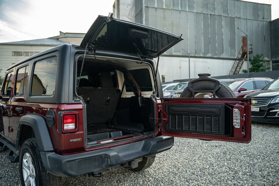 Продам Jeep Wrangler Unlimited Sport 2021 года в Черновцах