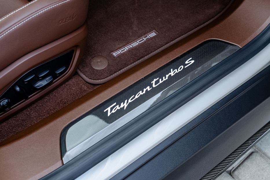 Продам Porsche Taycan Turbo S 2021 года в Киеве
