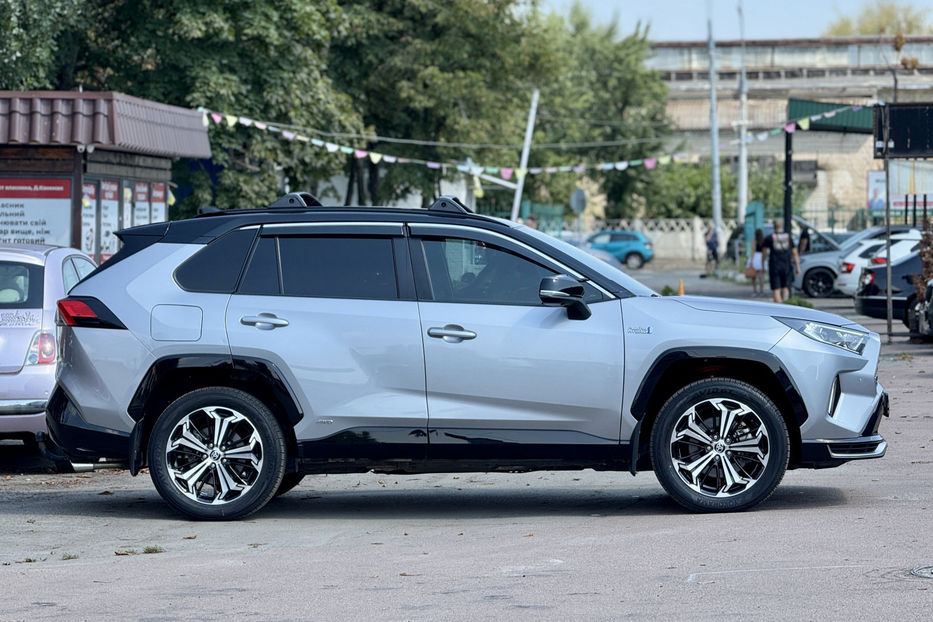 Продам Toyota Rav 4 2021 года в Киеве