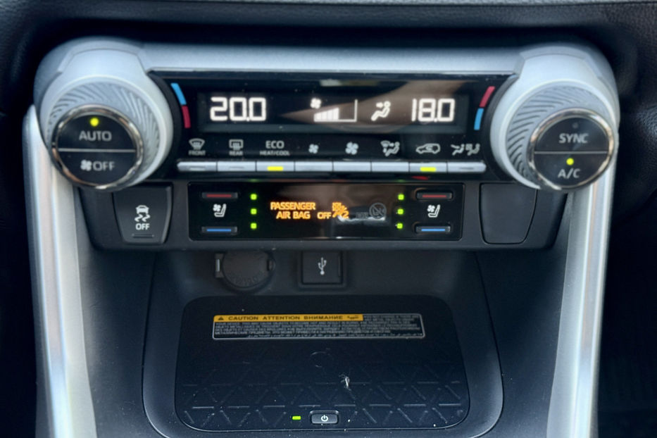 Продам Toyota Rav 4 2021 года в Киеве