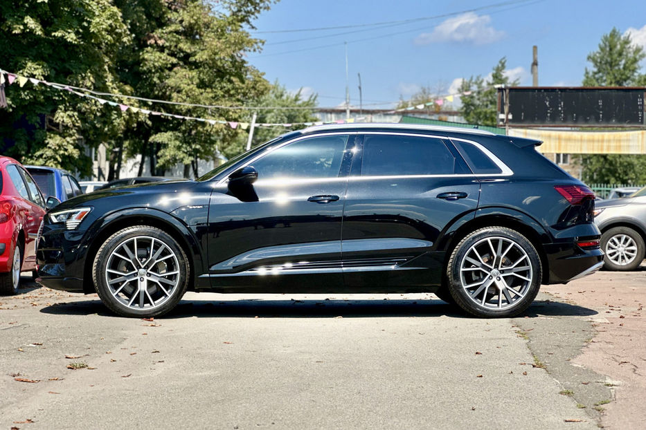 Продам Audi E-Tron 2019 года в Киеве