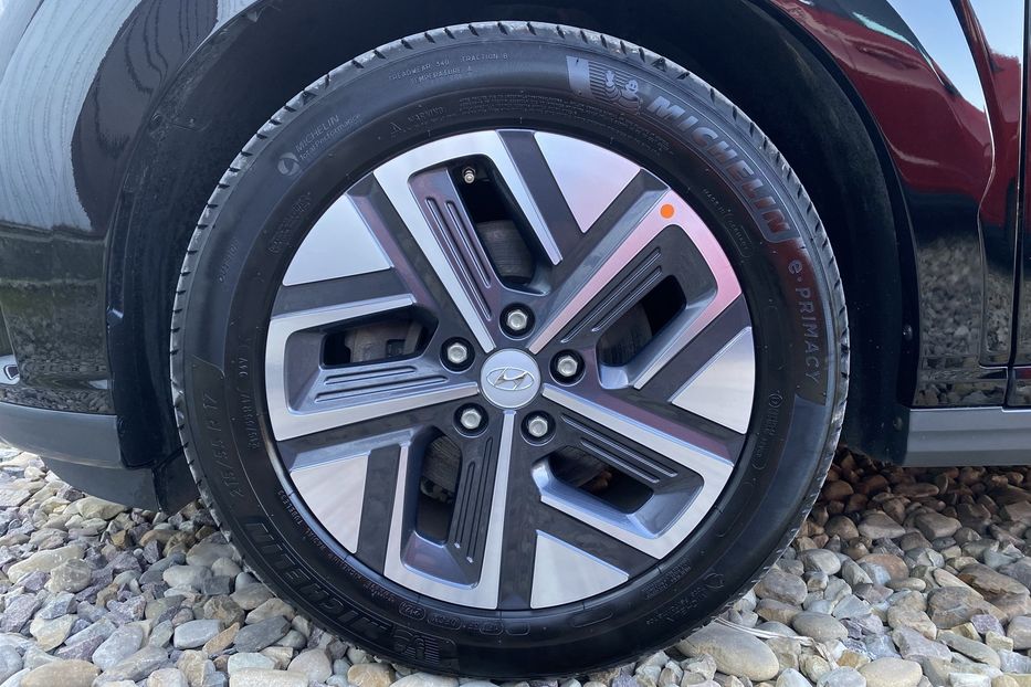 Продам Hyundai Kona 64кВтСліпізониПдгрівсиднькерма 2022 года в Львове