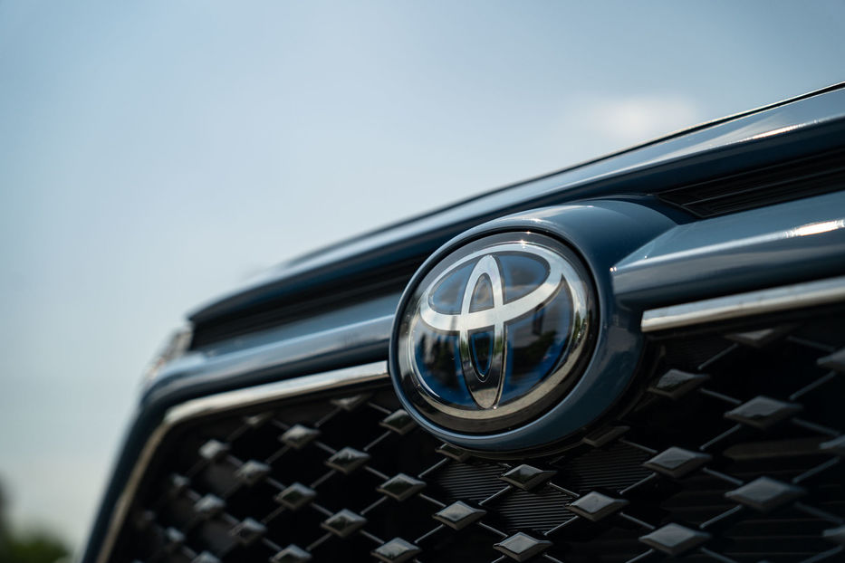 Продам Toyota Rav 4 Hybrid 2023 года в Черновцах