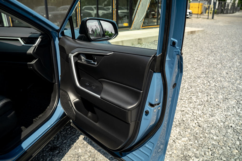 Продам Toyota Rav 4 Hybrid 2023 года в Черновцах