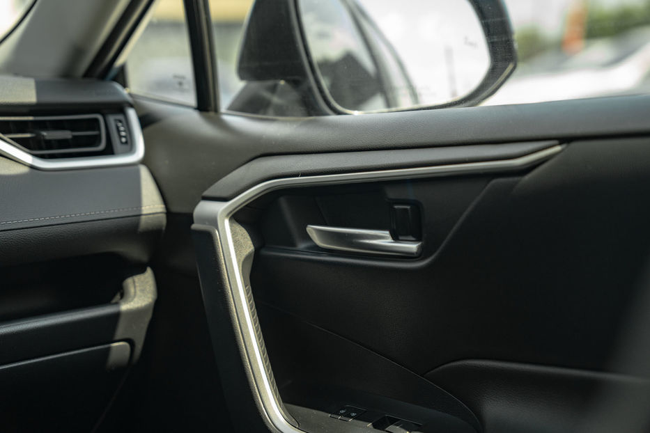 Продам Toyota Rav 4 Hybrid 2023 года в Черновцах