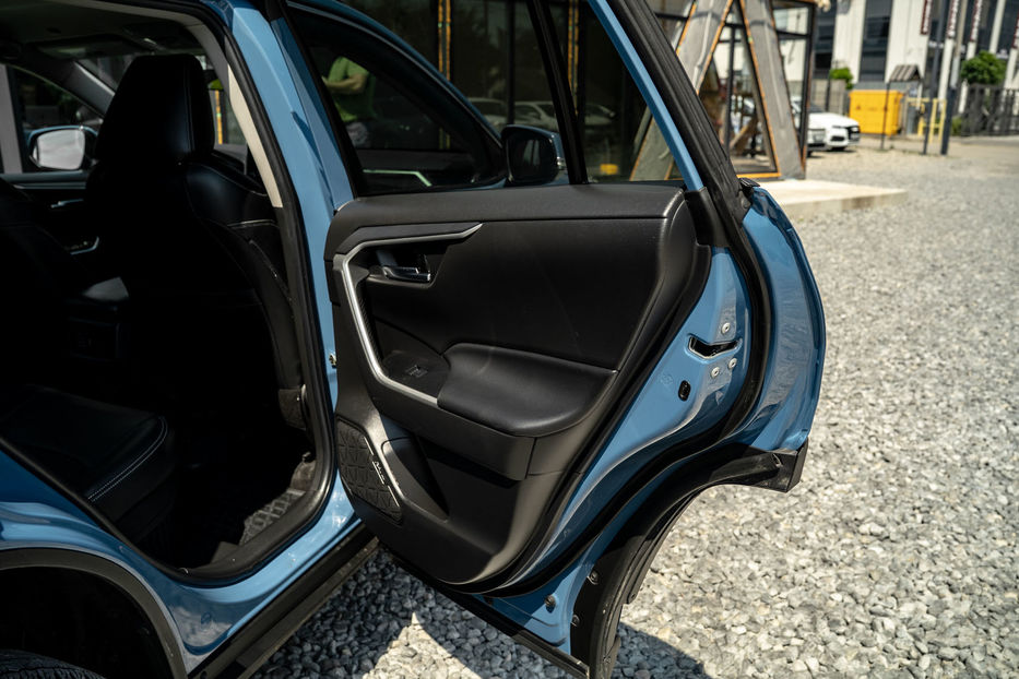 Продам Toyota Rav 4 Hybrid 2023 года в Черновцах