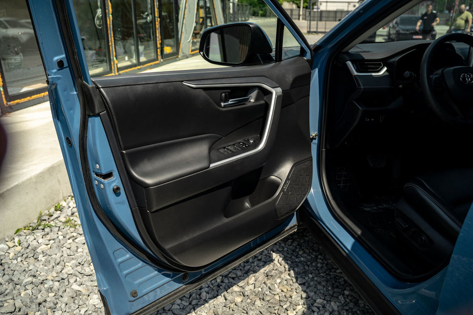 Продам Toyota Rav 4 Hybrid 2023 года в Черновцах