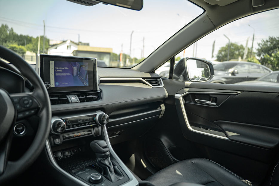 Продам Toyota Rav 4 Hybrid 2023 года в Черновцах