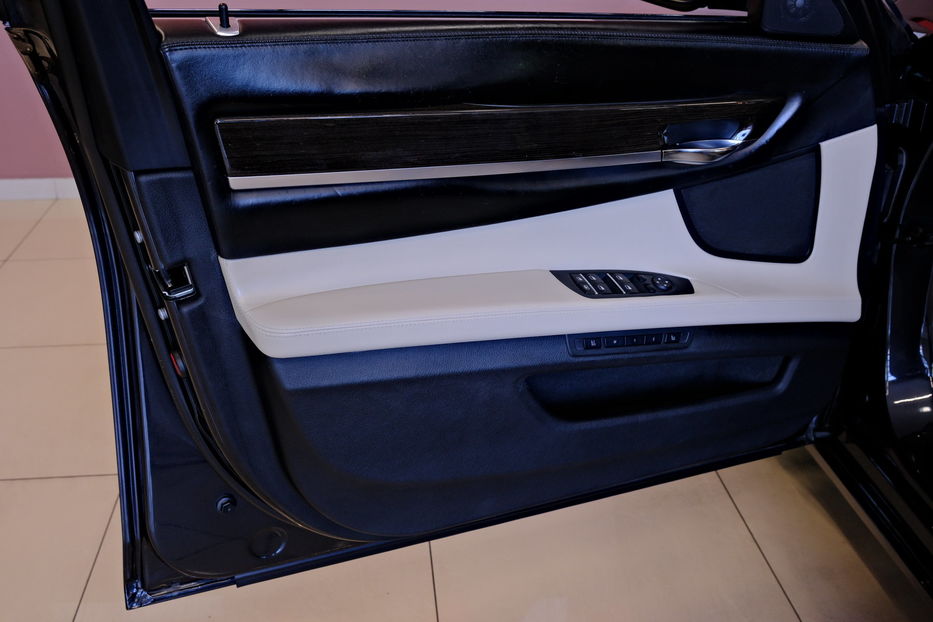 Продам BMW 740 2012 года в Одессе