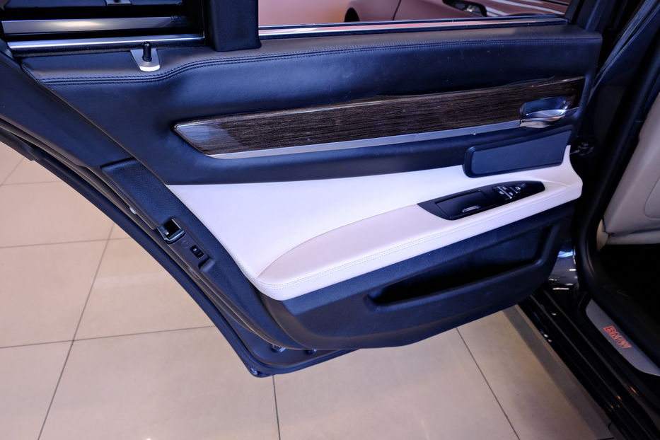 Продам BMW 740 2012 года в Одессе