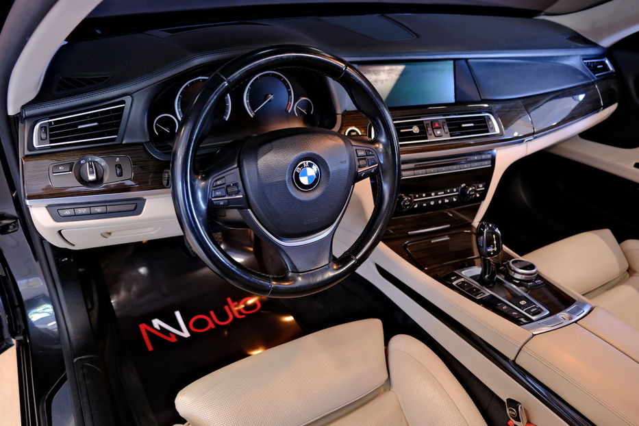Продам BMW 740 2012 года в Одессе