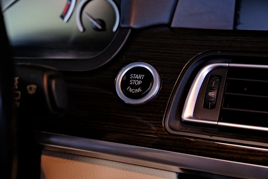 Продам BMW 740 2012 года в Одессе