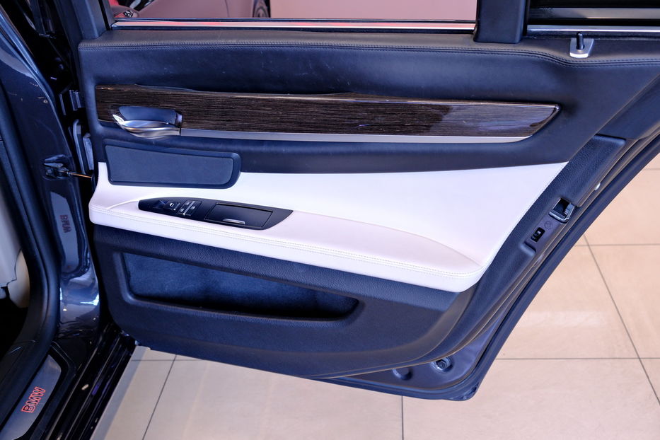 Продам BMW 740 2012 года в Одессе