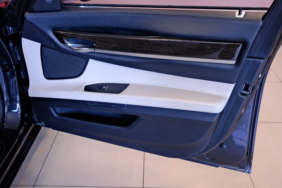Продам BMW 740 2012 года в Одессе