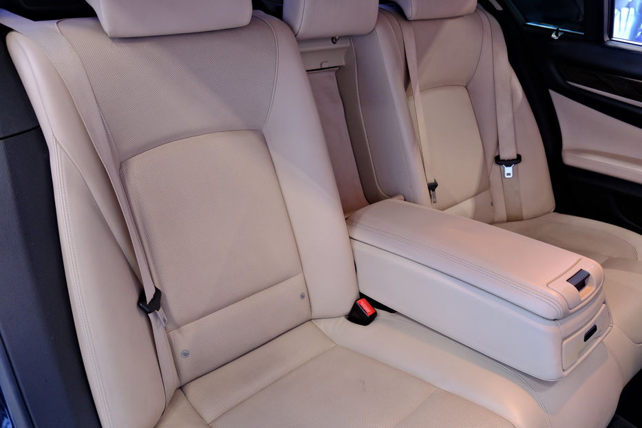 Продам BMW 740 2012 года в Одессе