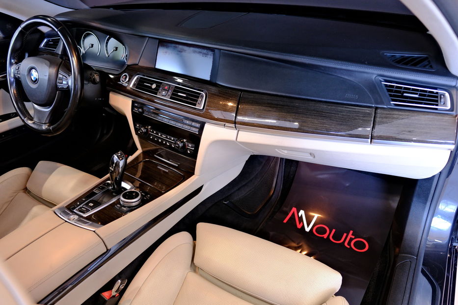 Продам BMW 740 2012 года в Одессе