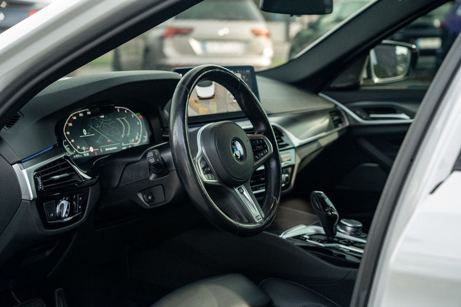 Продам BMW 530 D xDrive 2020 года в Черновцах