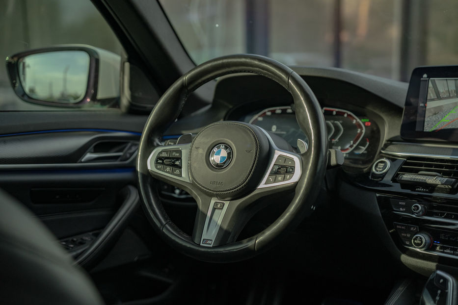 Продам BMW 530 D xDrive 2020 года в Черновцах