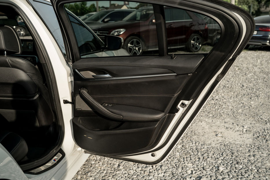 Продам BMW 530 D xDrive 2020 года в Черновцах