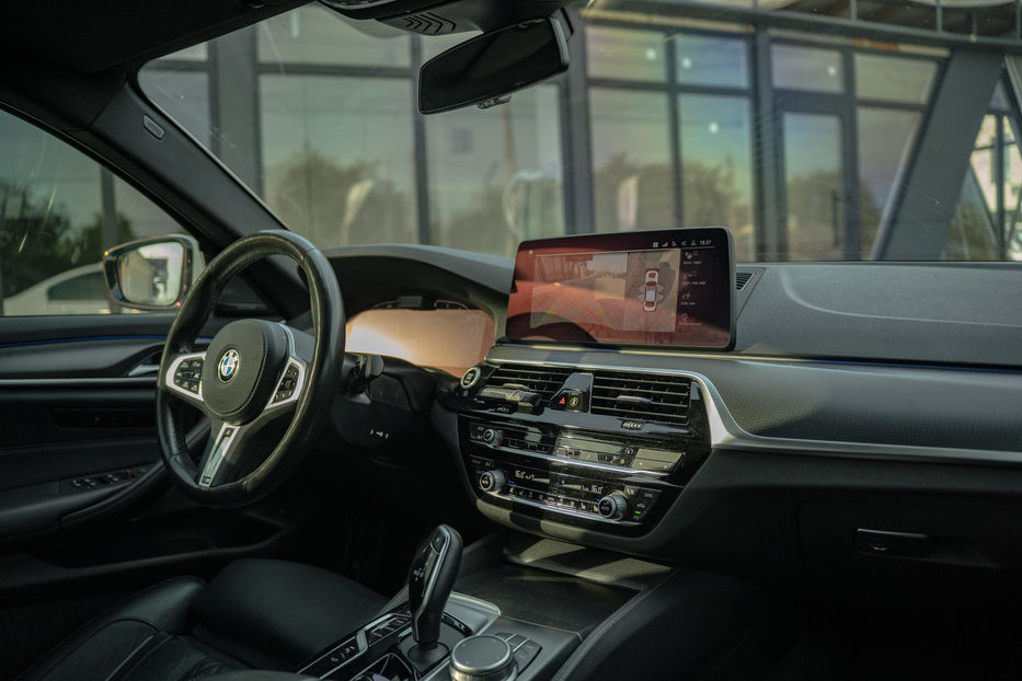 Продам BMW 530 D xDrive 2020 года в Черновцах