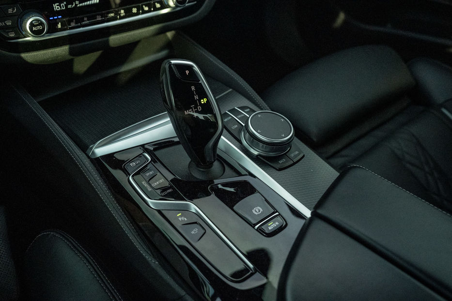 Продам BMW 530 D xDrive 2020 года в Черновцах