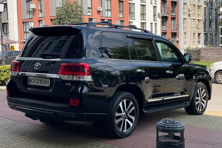Продам Toyota Land Cruiser 200 2017 года в Киеве