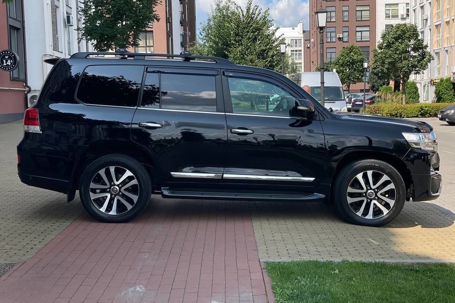 Продам Toyota Land Cruiser 200 2017 года в Киеве