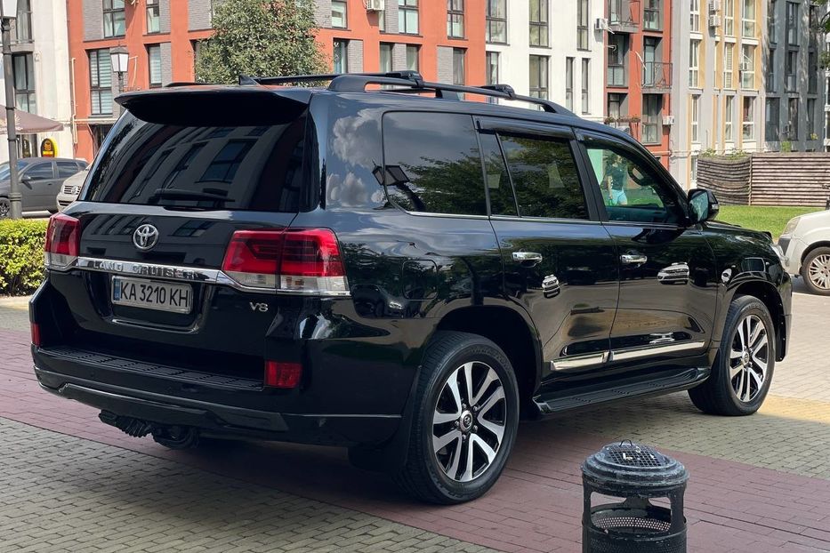 Продам Toyota Land Cruiser 200 2017 года в Киеве