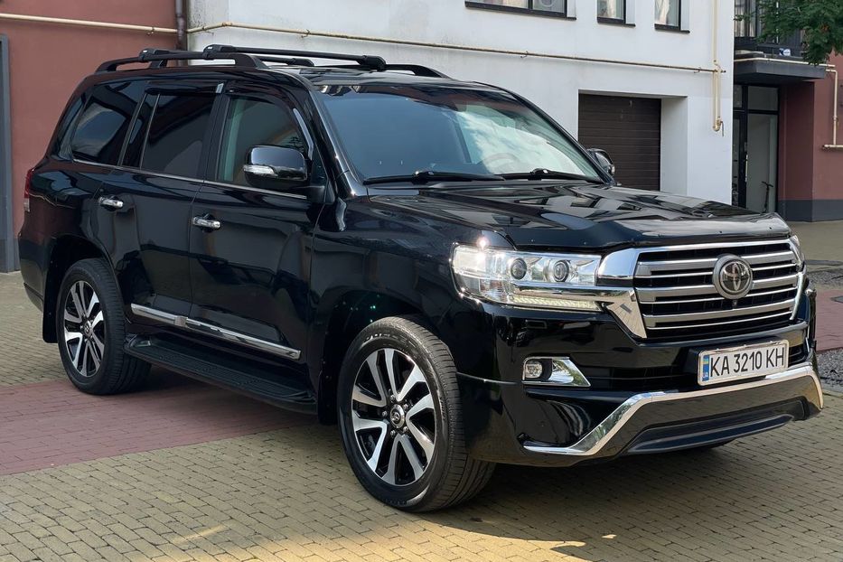 Продам Toyota Land Cruiser 200 2017 года в Киеве