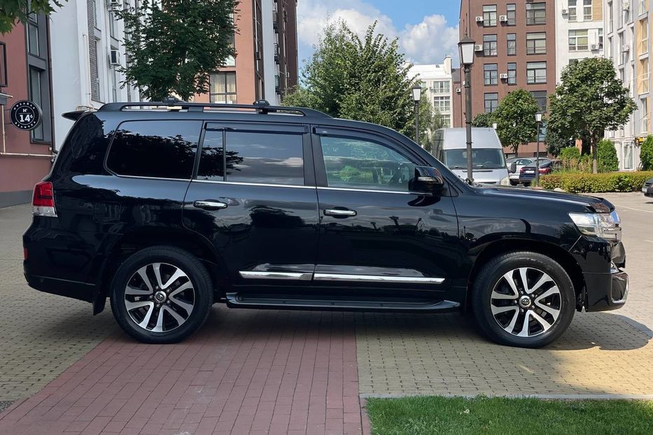 Продам Toyota Land Cruiser 200 2017 года в Киеве