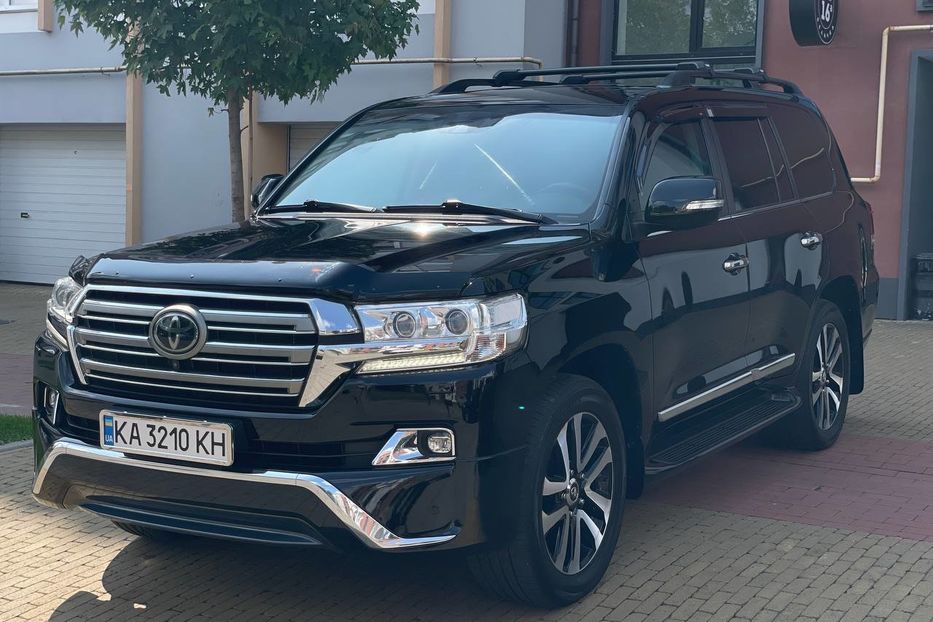 Продам Toyota Land Cruiser 200 2017 года в Киеве
