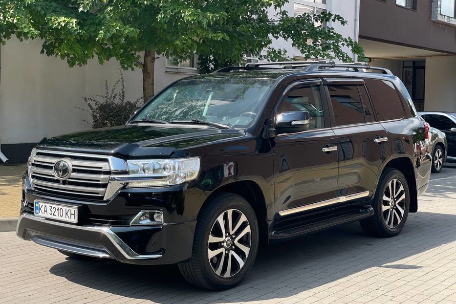 Продам Toyota Land Cruiser 200 2017 года в Киеве