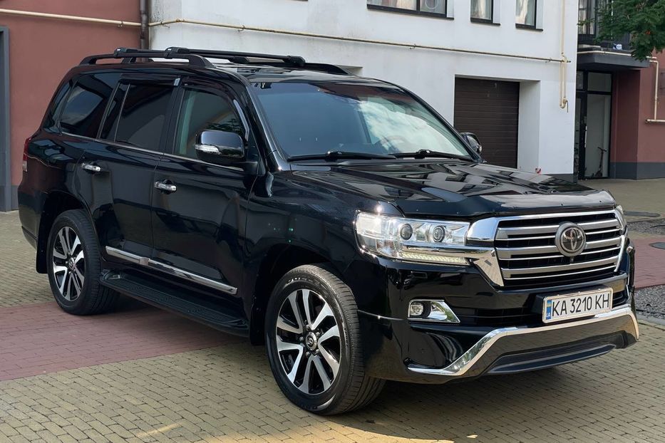Продам Toyota Land Cruiser 200 2017 года в Киеве