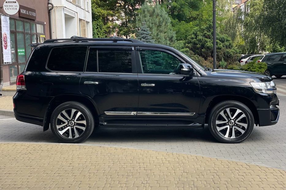 Продам Toyota Land Cruiser 200 2017 года в Киеве