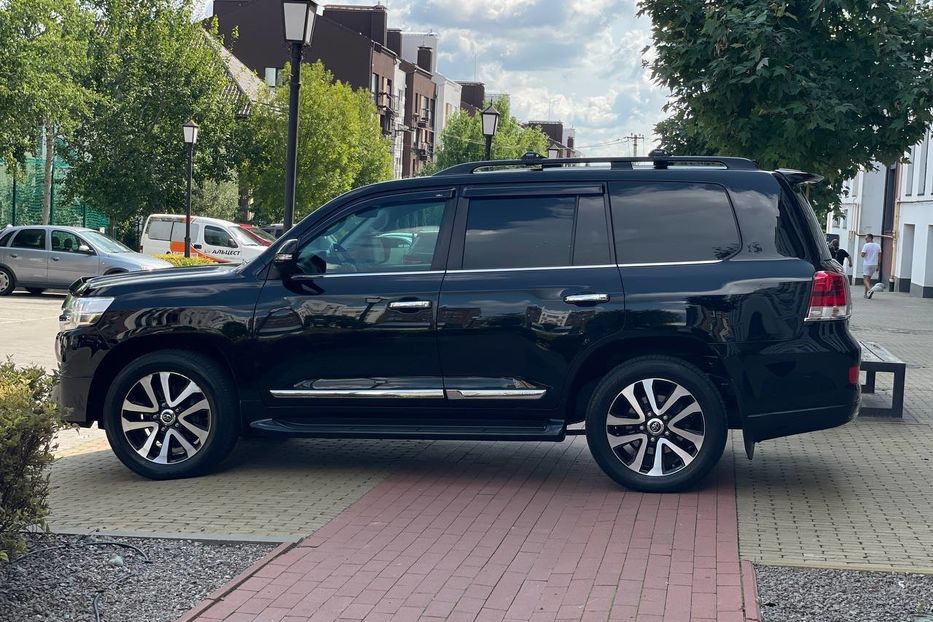 Продам Toyota Land Cruiser 200 2017 года в Киеве