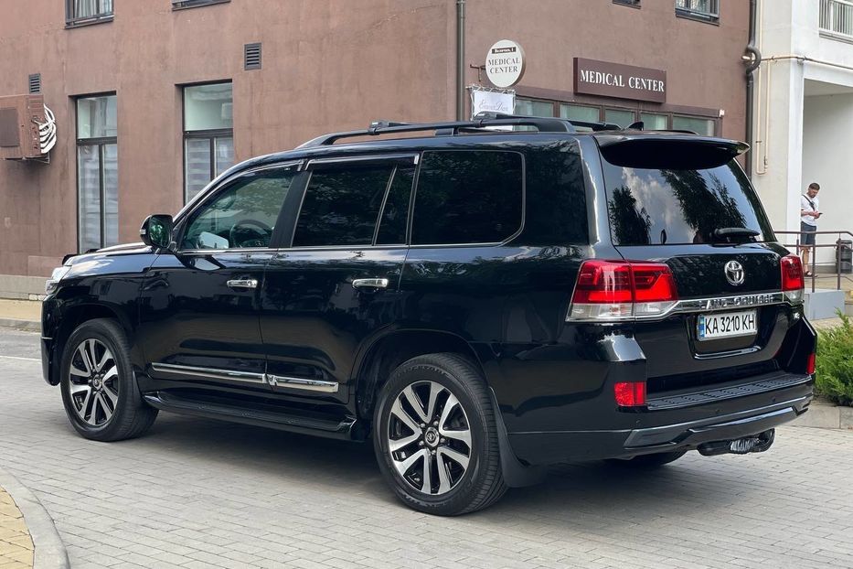 Продам Toyota Land Cruiser 200 2017 года в Киеве