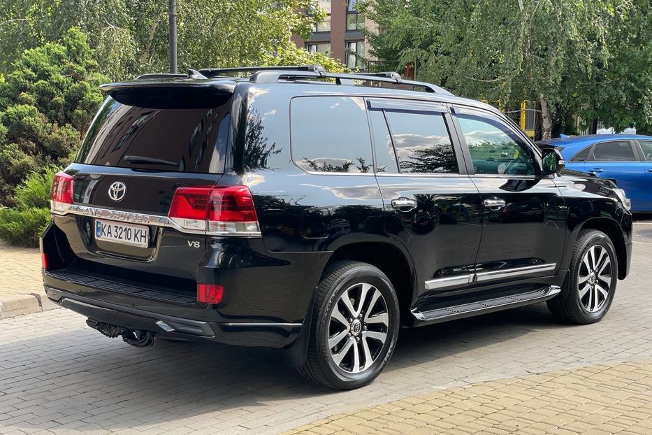 Продам Toyota Land Cruiser 200 2017 года в Киеве